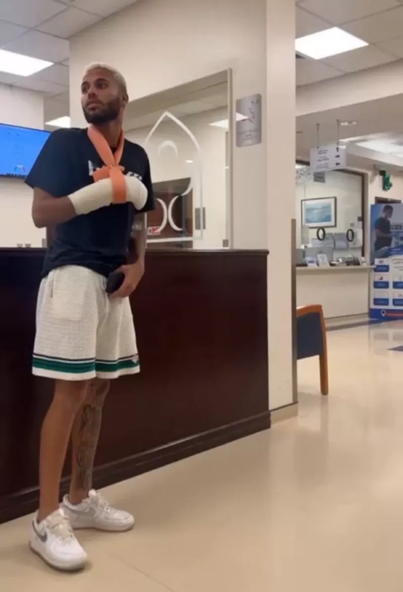 ألكسندر لاعب الأهلي ألكسندر لاعب الأهلي